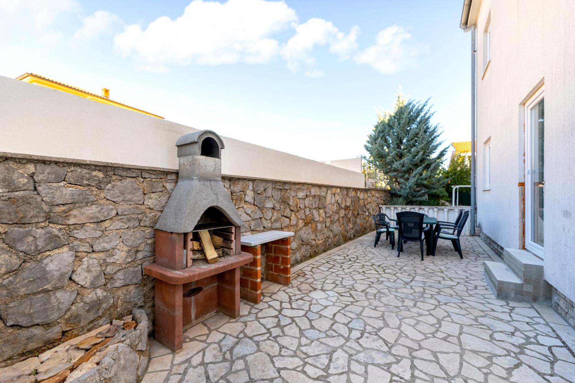 Apartments Aisa* Countryside Holiday Just 500M From The Beach! كرك المظهر الخارجي الصورة